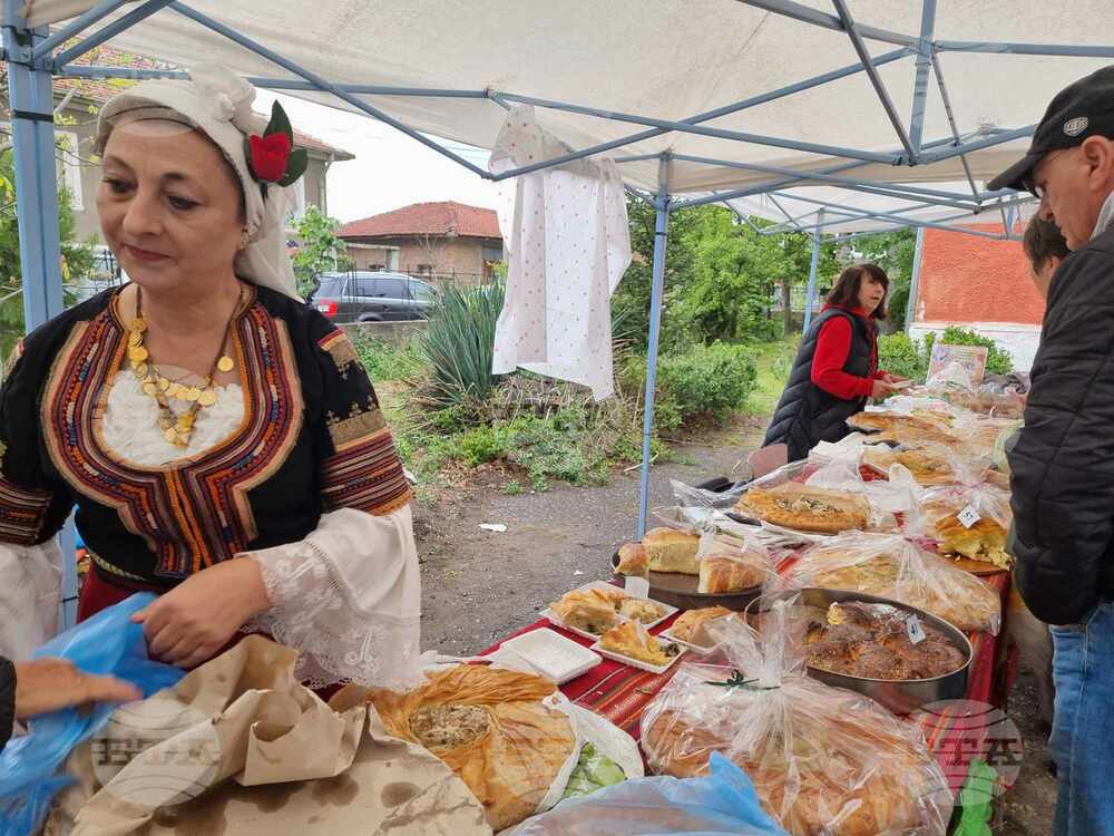 Празник на зелника събра стотици в с. Жабокрът, община Кюстендил, въпреки дъжда
