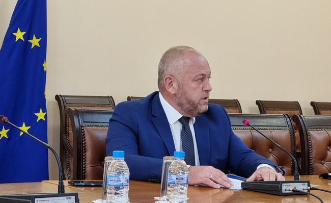 БДЖ е в изключително притеснително състояние, заяви заместник-министър Красимир Папукчийски