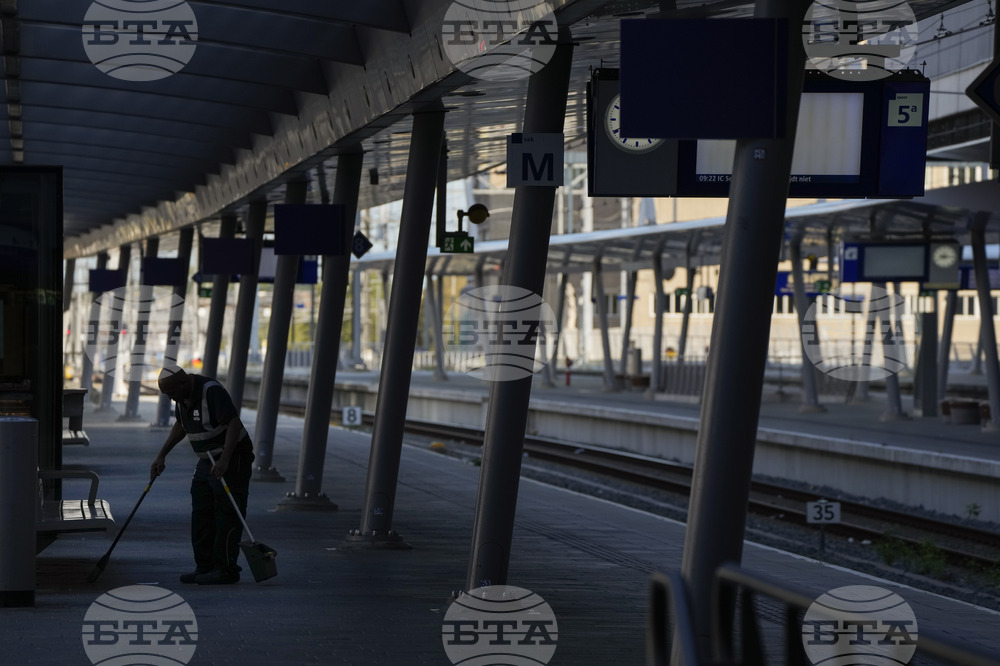 Стотици бездомни източноевропейски работници мигранти в Нидерландия, включително и от България, са се върнали у дома си