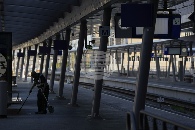 Стотици бездомни източноевропейски работници мигранти в Нидерландия, включително и от България, са се върнали у дома си