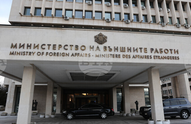 Няма данни за пострадали българи при извършеното нападение срещу комплекса на националната авиокосмическа компания на Турция, казаха от МВнР