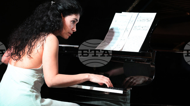 С камерен концерт на пианистката Надежда Цанова и виолончелиста Христо Танев започва Пролетният салон на изкуствата във Варна