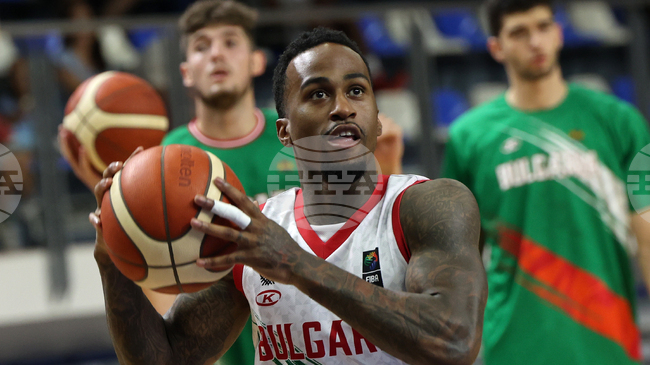 Любомир Минчев избра група от 24 баскетболисти, от която ще определи състава за европейските предквалификации по баскетбол