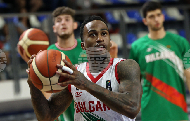 Любомир Минчев избра група от 24 баскетболисти, от която ще определи състава за европейските предквалификации по баскетбол