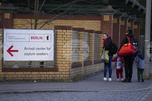 Спадът в броя на кандидатите за убежище в Германия намали натиска върху общините за тяхното настаняване 