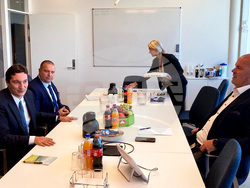 Министър Крум Зарков, директорът на ГДИН Ивайло Йорданов и Ким Екхауген, директор на международно сътрудничество, Норвежка Корекционна служба