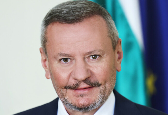 МТ: Защо е важно парламентът да чуе туристическата индустрия за изход от кризата с кадрите