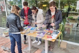 Добрич - ученици - благотворителен базар