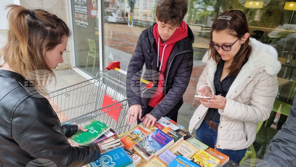 Добрич - ученици - благотворителен базар