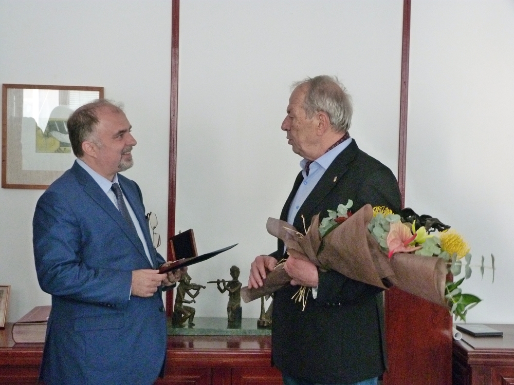 Министърът на културата Найден Тодоров отличи днес проф. Пламен Джуров с плакет „Принос в развитието на културата”