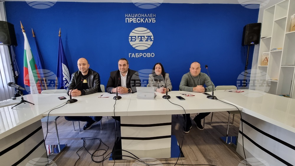 На предстоящите избори ще се явим под формата на ляв патриотичен фронт, заяви депутатът от "БСП за България" Валери Митов