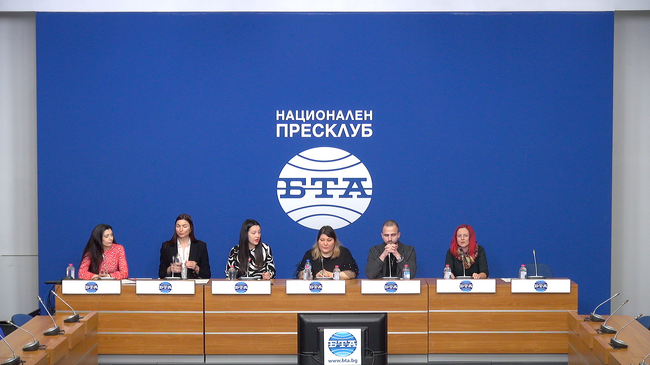 Представяне на първия у нас международен онлайн конкурс „Wings for Stars“, даващ възможност за рецензия от 12-членно жури