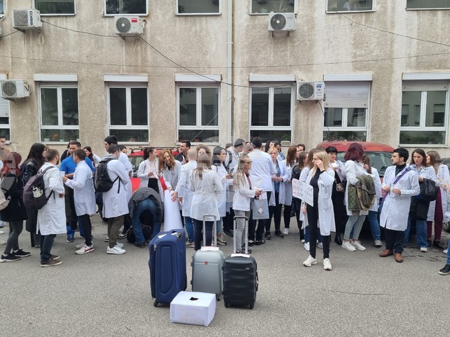 Република Северна Македония - лекари специализанти - протест