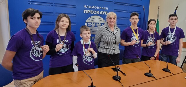 Пресконференция на председателя на организационния комитет на Международния турнир по информатика за напреднали в Шумен Бисерка Йовчева