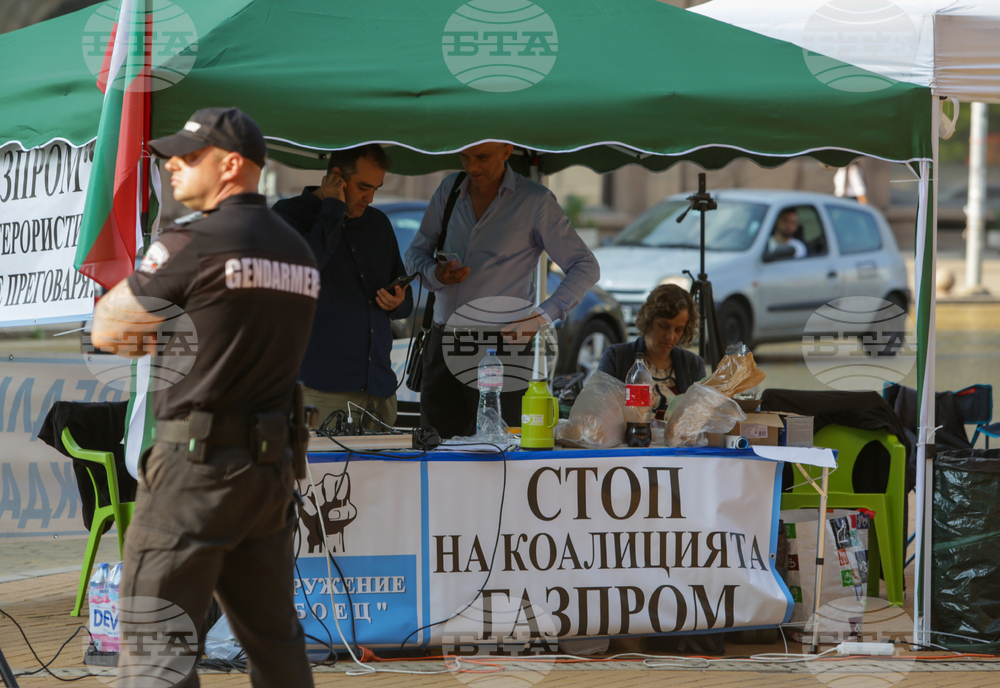 Трети ден продължава протест на гражданско сдружение "Боец" срещу преговори с "Газпром"