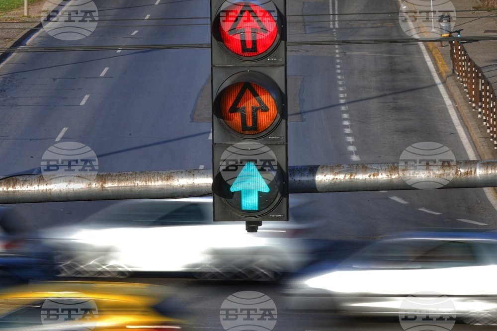 Склонност към рисково поведение и разсейване с мобилни телефони са сред причините за катастрофи с млади шофьори, сочи анализ