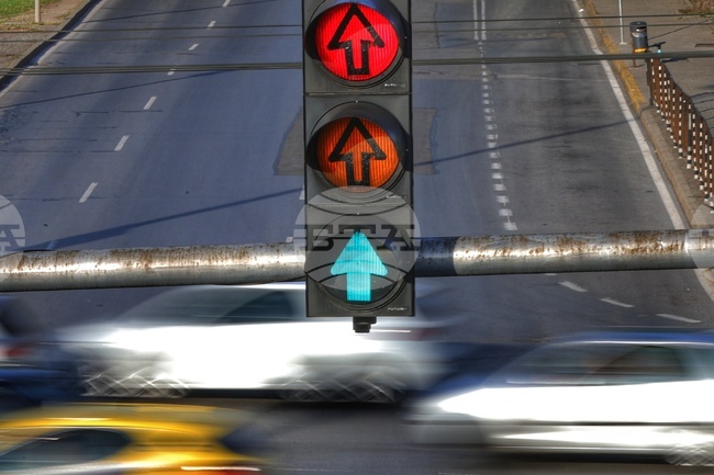 Склонност към рисково поведение и разсейване с мобилни телефони са сред причините за катастрофи с млади шофьори, сочи анализ