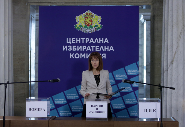 ЦИК изтегли номерата на партиите и коалициите в бюлетината за предсрочните парламентарни избори на 2 октомври