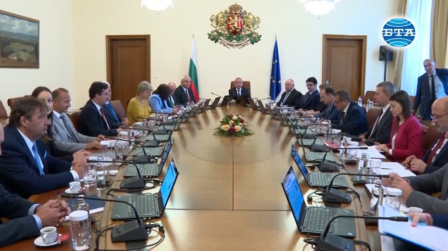 Премиерът Гълъб Донев призова министрите да не отговорят на обидни твърдения от участници в предизборната кампания