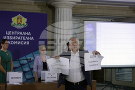 ЦИК - Юлиан Ангелов – жребий - протест