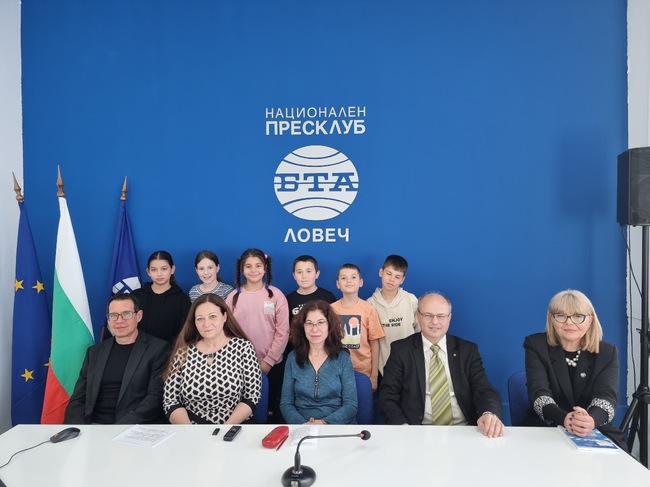 За полета на първия български космонавт Георги Иванов и връзката му с родния град разказаха представители на институции и ученици в Ловеч