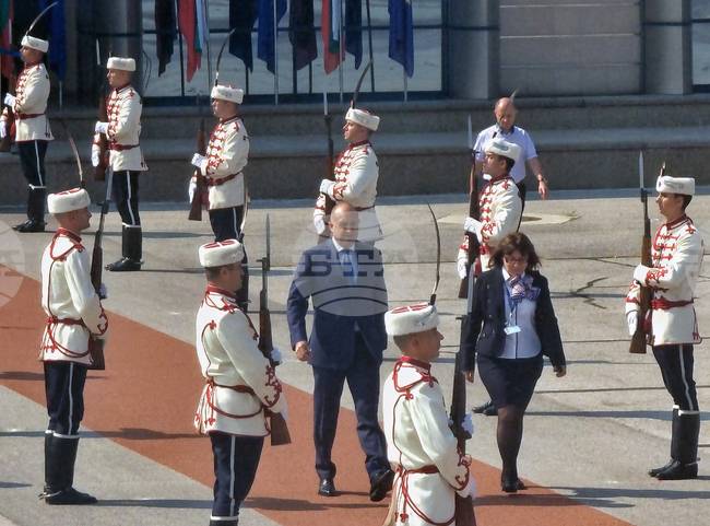 Румен Радев - ОАЕ - заминаване