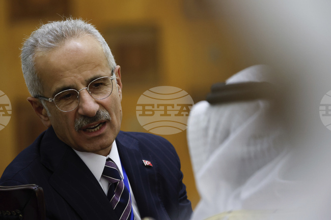 Турция започва изграждането на нова железопътна линия между град Карс и границата с Азербайджан, обяви турският министър на транспорта 