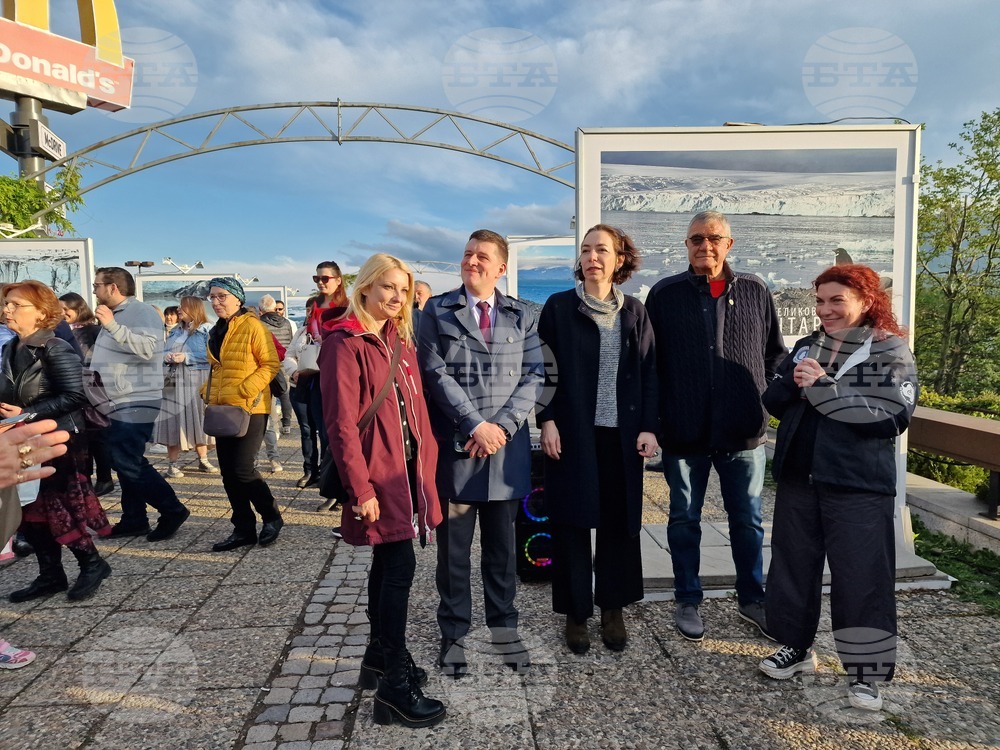 Ден на Земята - фотографска изложба „Ледовете на Антарктида"