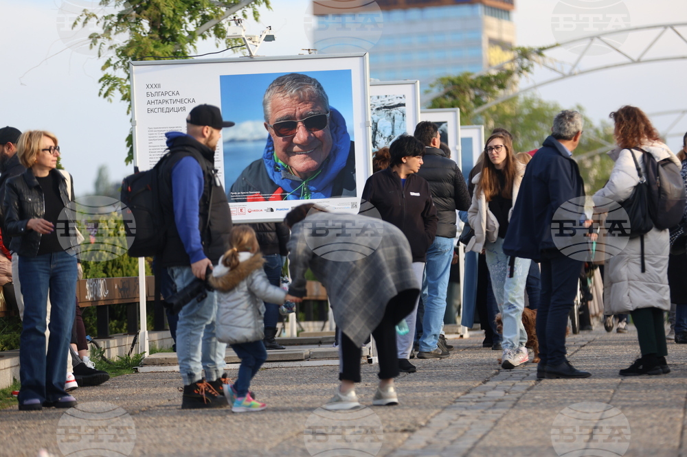 Ден на Земята - фотографска изложба „Ледовете на Антарктида"