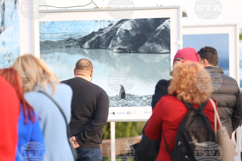 Ден на Земята - фотографска изложба „Ледовете на Антарктида"