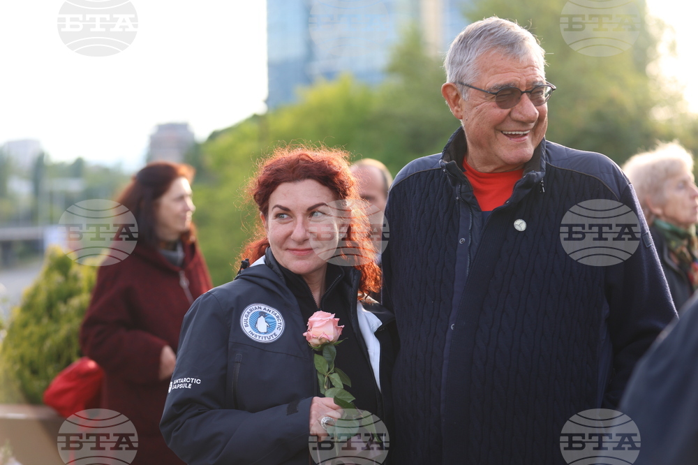 Ден на Земята - фотографска изложба „Ледовете на Антарктида"
