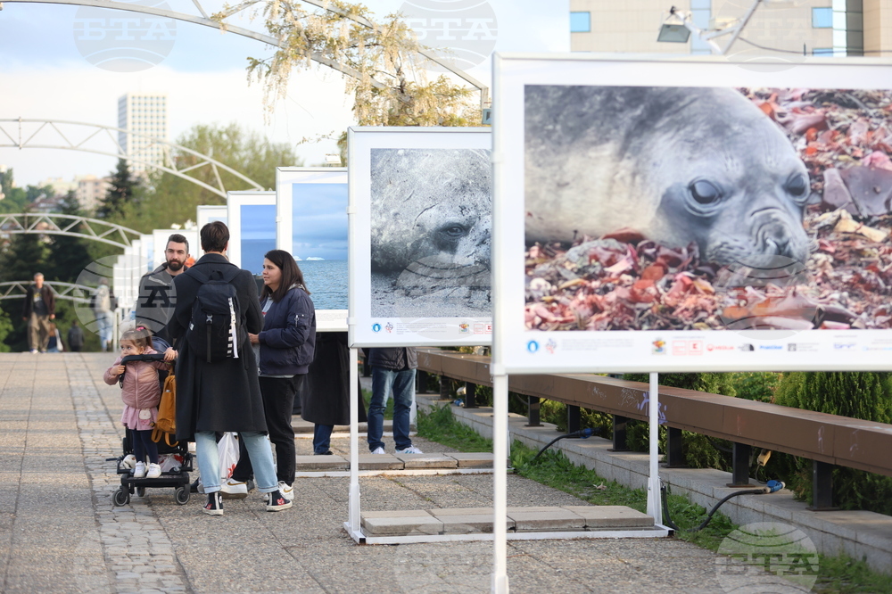 Ден на Земята - фотографска изложба „Ледовете на Антарктида"