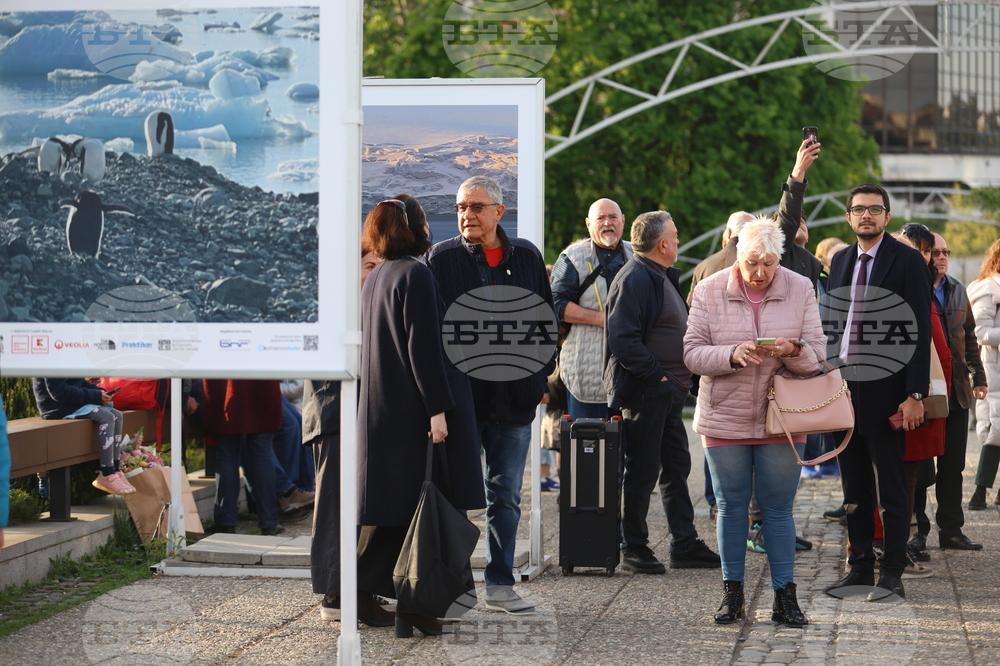Ден на Земята - фотографска изложба „Ледовете на Антарктида"