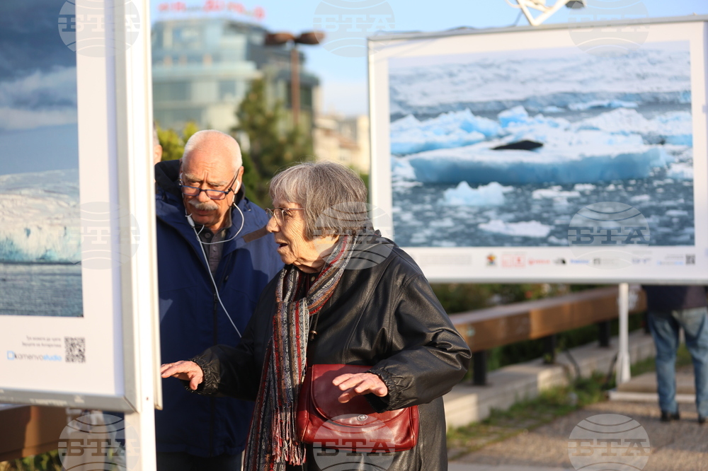 Ден на Земята - фотографска изложба „Ледовете на Антарктида"