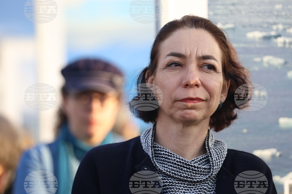 Ден на Земята - фотографска изложба „Ледовете на Антарктида"