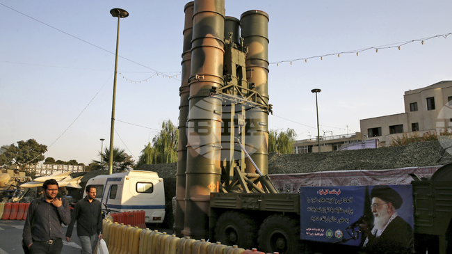 Напрежението между Техеран и Вашингтон отново ескалира, след като Тръмп заяви, че "армада" от бойни кораби пътува към Ислямската република