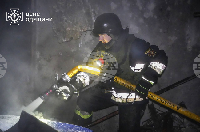 Трима души пострадаха при руска масирана атака с дронове срещу Одеса, съобщи областният управител 