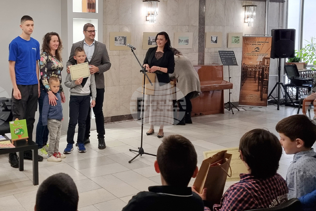 Добрич - Регионална библиотека "Дора Габе" - награди