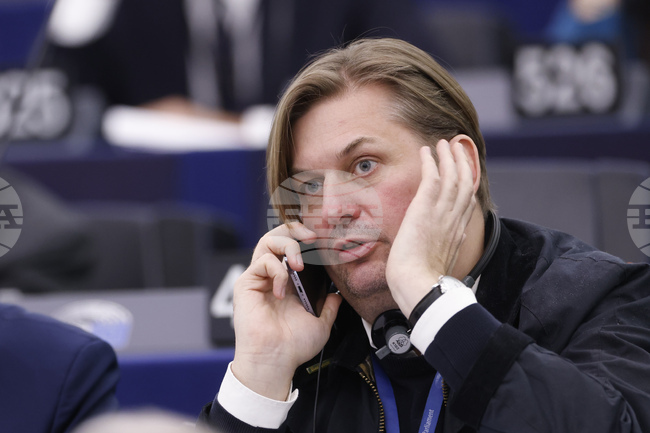 Бивш помощник на германски крайнодесен евродепутат бе осъден за шпионаж в полза на Китай 