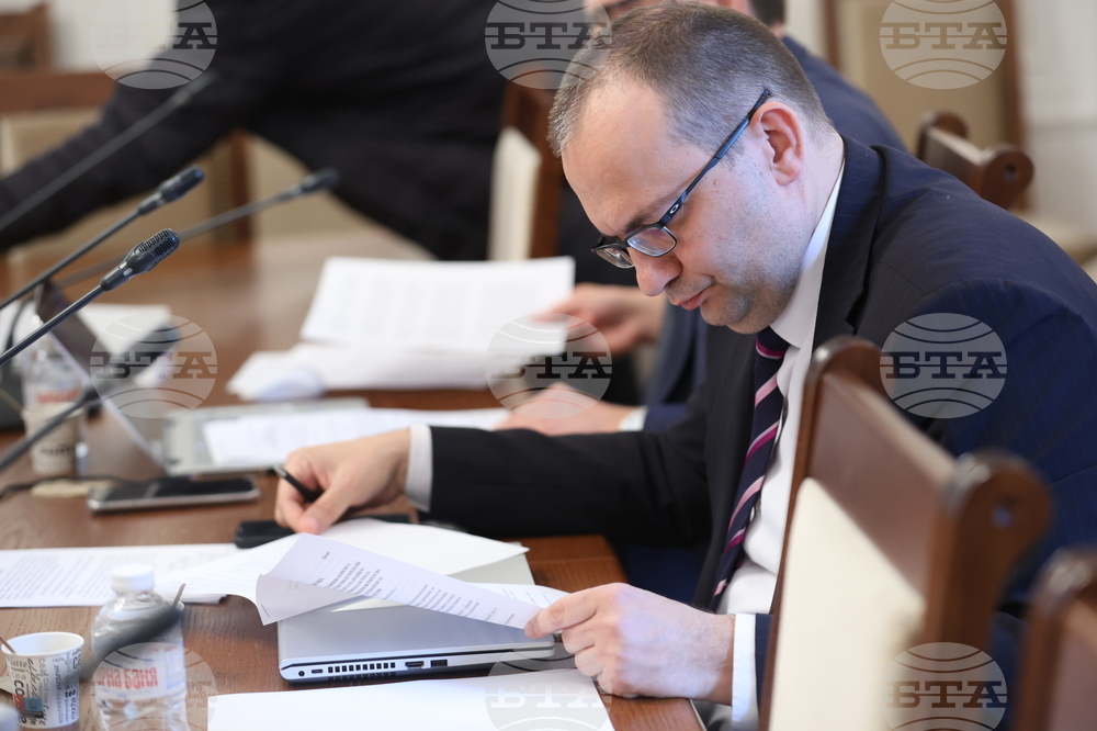 Народно събрание  -  Временна комисия за установяване на факти и обстоятелства относно изчезналия стратегически документ "Пътна карта за реализация на проекта за разширение на газопреносната система на Република България"