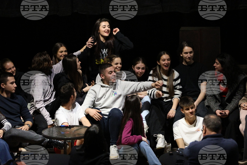 С представлението „Класният се жени“ започва фестивалът „Бродуей в Благоевград“