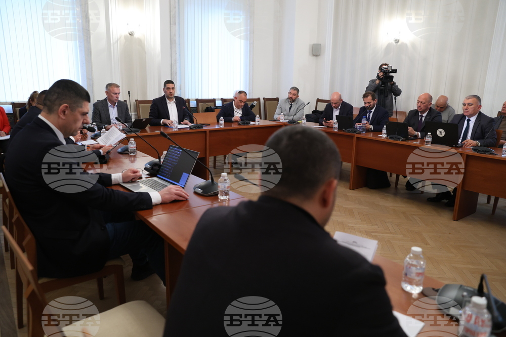 Парламент - Комисия по отбрана