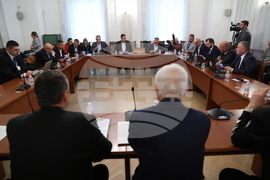 Парламент - Комисия по отбрана