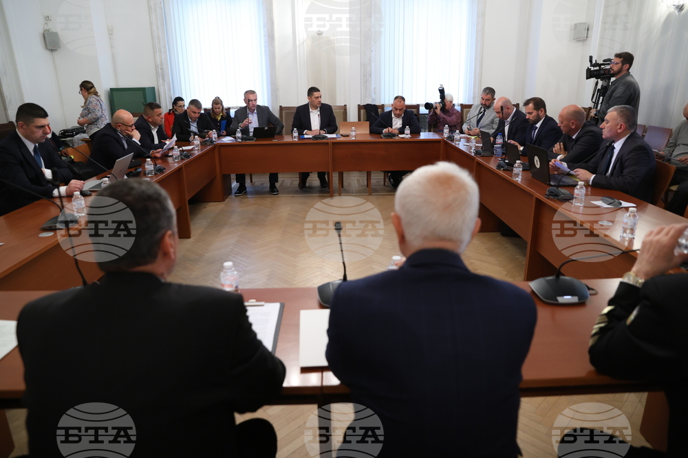 Парламент - Комисия по отбрана