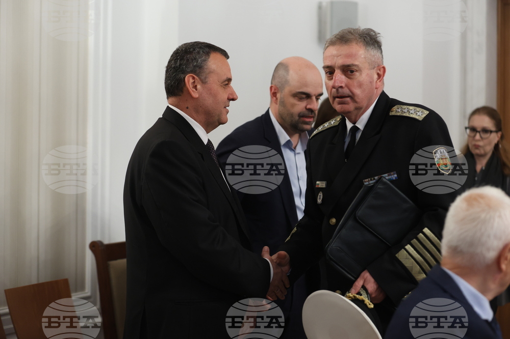 Парламент - Комисия по отбрана