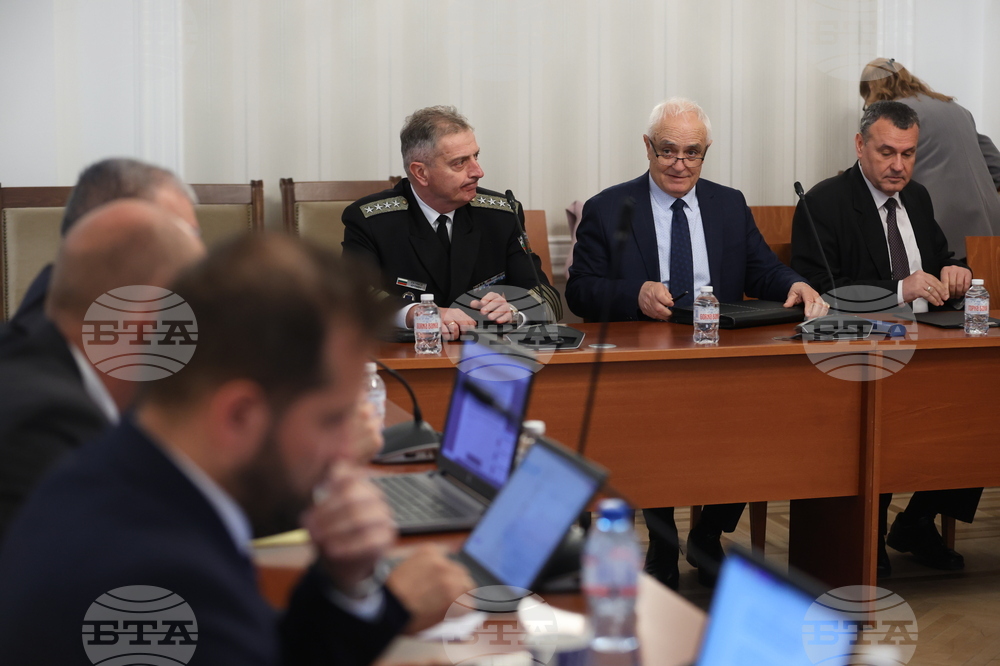 Парламент - Комисия по отбрана