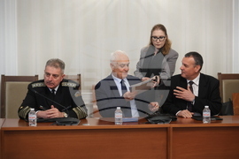 Парламент - Комисия по отбрана