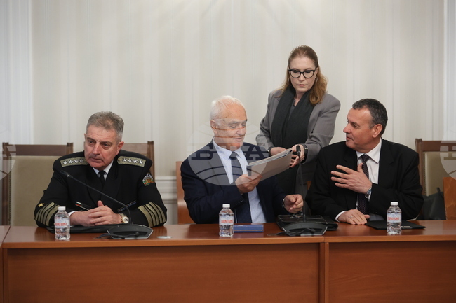 Парламент - Комисия по отбрана 