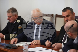 Парламент - Комисия по отбрана