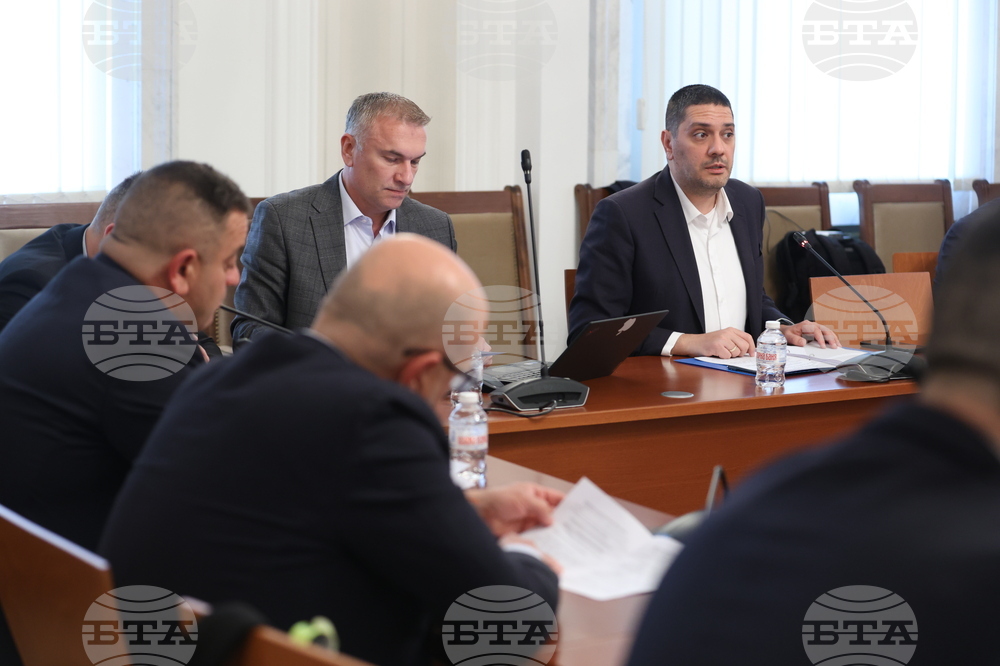 Парламент - Комисия по отбрана